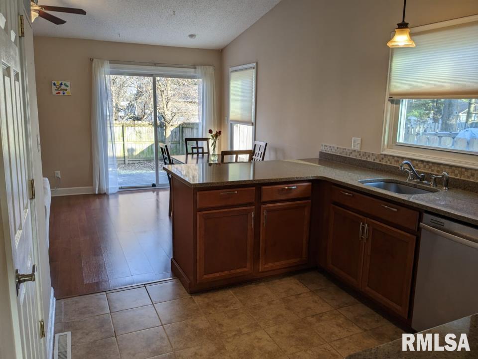 104 Westbrook Drive Springfield, IL 62702 - Photo 7 of 18 Gallery Image 7
