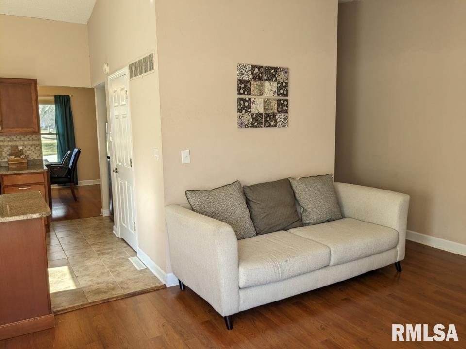 104 Westbrook Drive Springfield, IL 62702 - Photo 9 of 18 Gallery Image 9