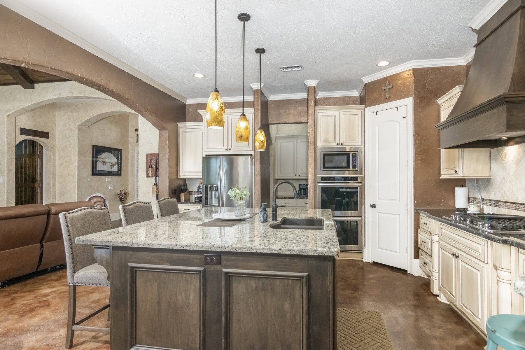 2915 Kennings Road Crosby, TX 77532 - Photo 16 of 49 Chef's kitchen with double oven.