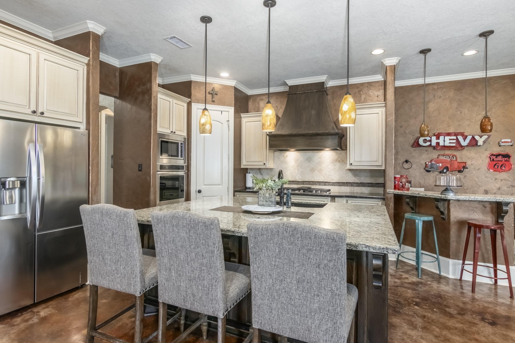 2915 Kennings Road Crosby, TX 77532 - Photo 17 of 49 Island seating