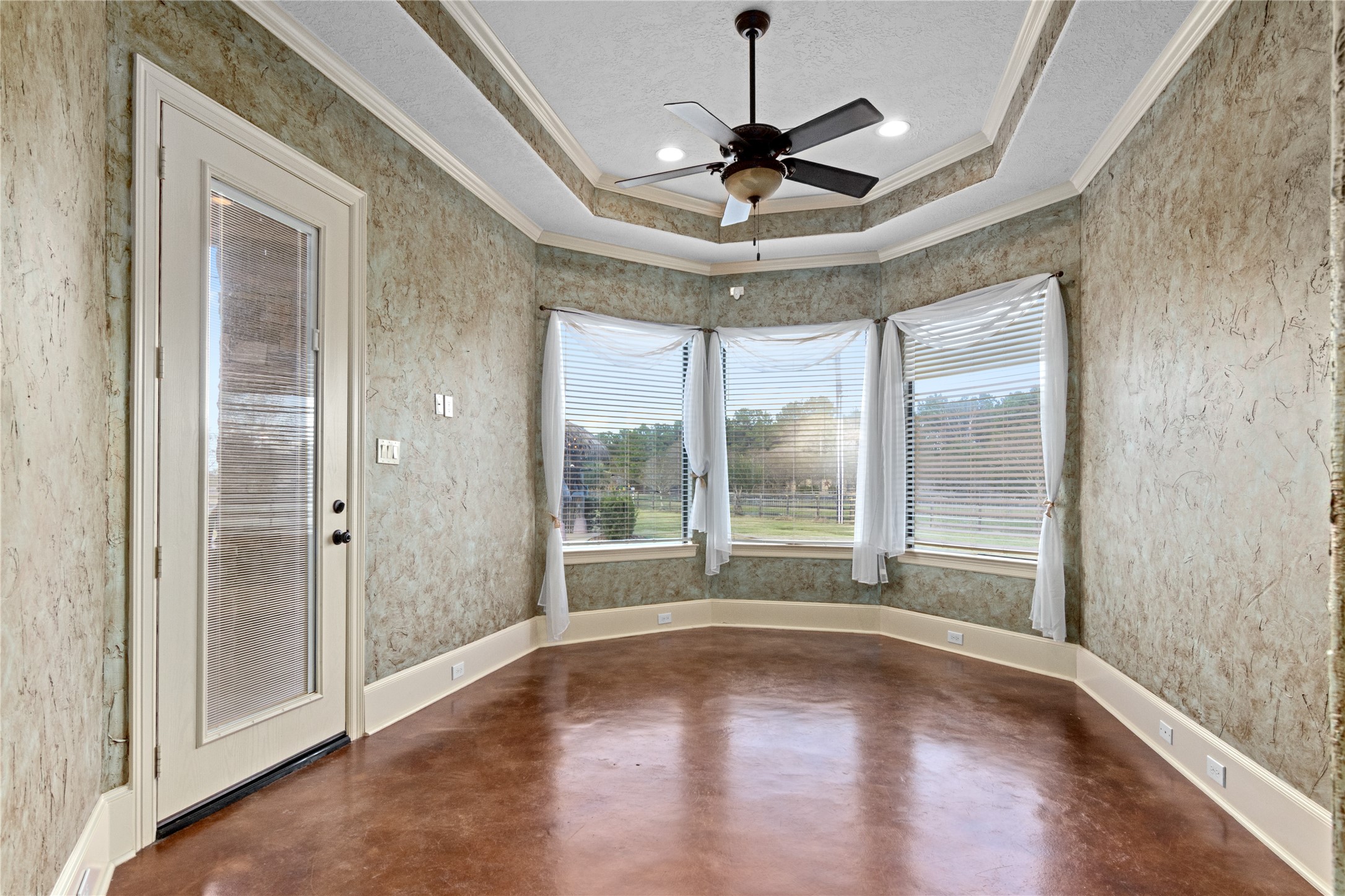 2915 Kennings Road Crosby, TX 77532 - Photo 19 of 49 Master bedroom, high tray ceilings.