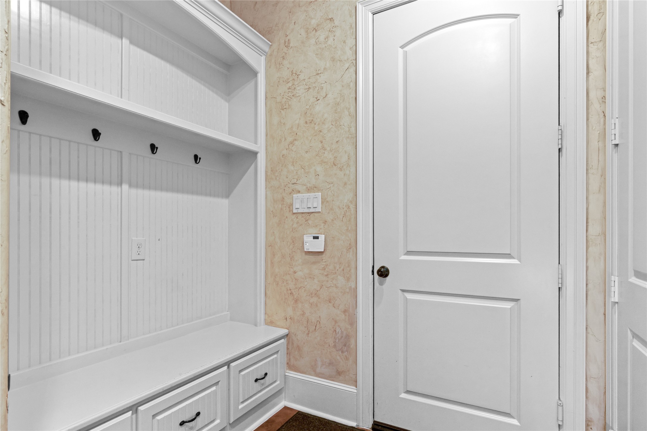 2915 Kennings Road Crosby, TX 77532 - Photo 28 of 49 Mud room from garage outside of laundry rm.