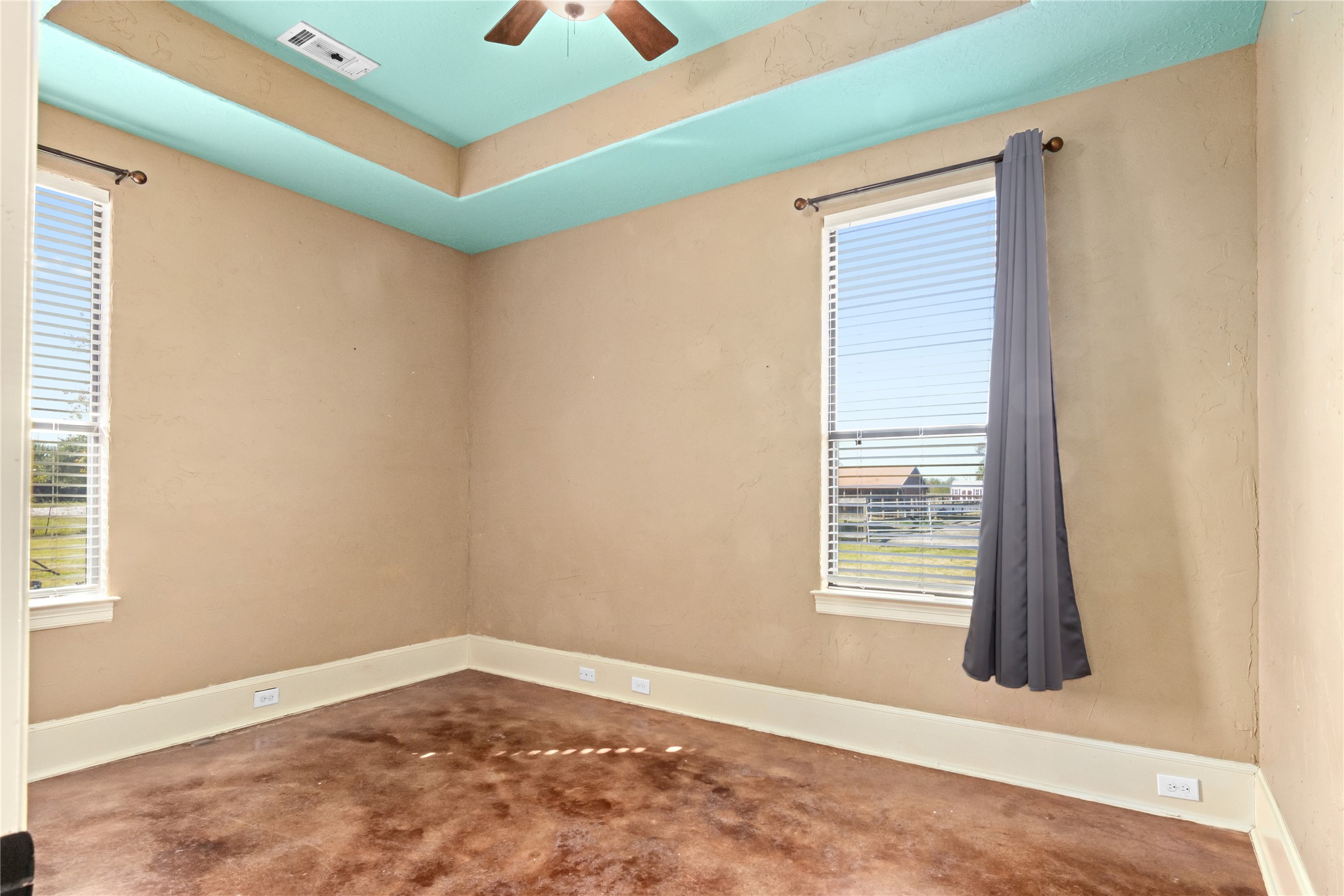 2915 Kennings Road Crosby, TX 77532 - Photo 29 of 49 3rd bedroom with ensuite bathroom.