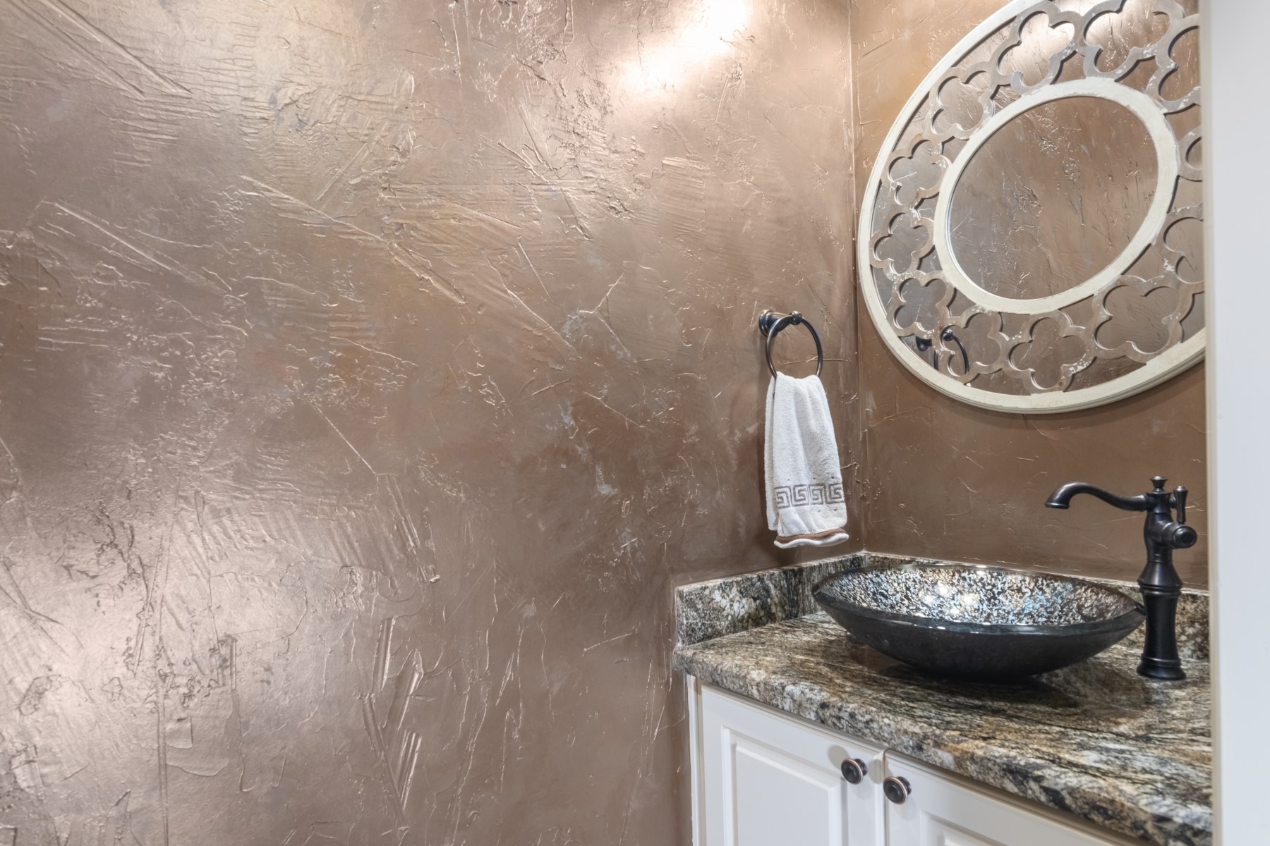 2915 Kennings Road Crosby, TX 77532 - Photo 35 of 49 Half bathroom.