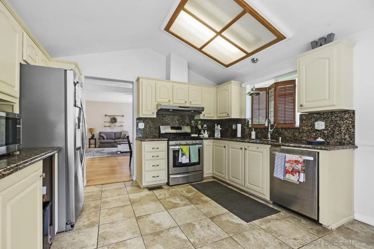 15935 Spring Oaks Road, Unit 133 El Cajon, CA 92021 - Photo 5 of 35 Gallery Image 5