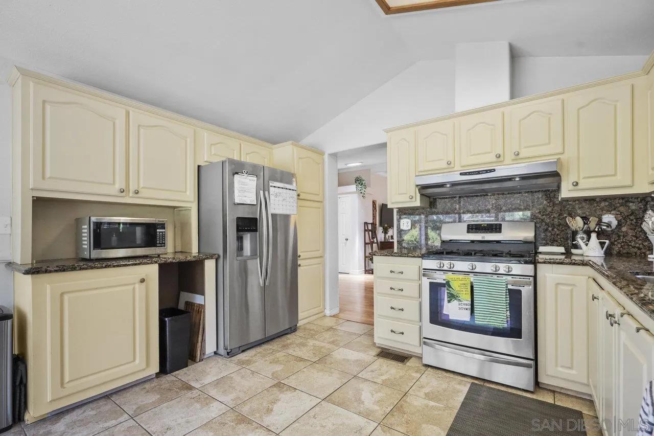 15935 Spring Oaks Road, Unit 133 El Cajon, CA 92021 - Photo 6 of 35 Gallery Image 6
