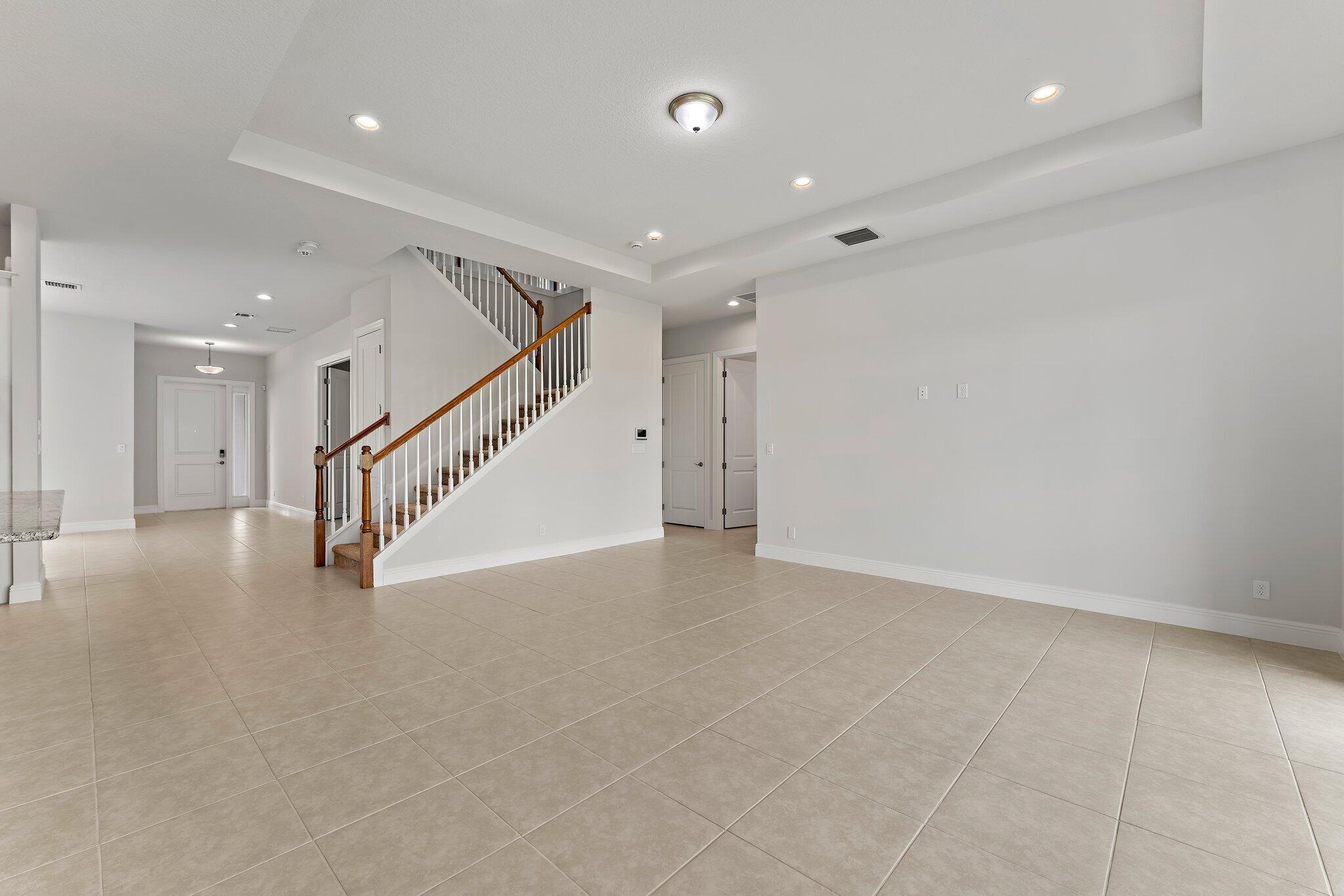 12622 Nautilus Circle Palm Beach Gardens, FL 33412 - Photo 17 of 66 an entryway in hall