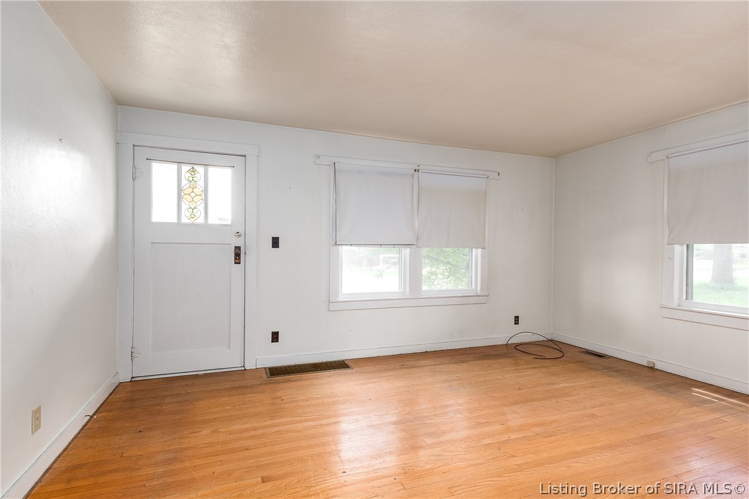 1527 Slate Run Road New Albany, IN 47150 - Photo 4 of 28 Gallery Image 4