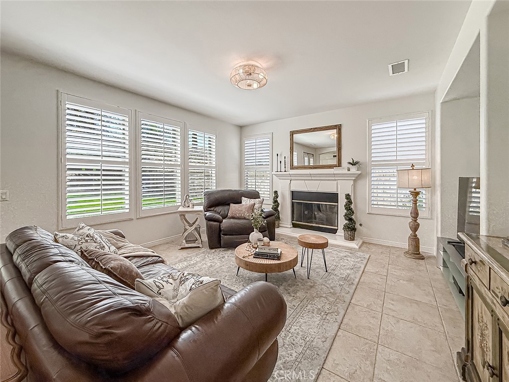 2548 Rudolph Drive Simi Valley, CA 93065 - Photo 20 of 72 large family room open to kitchen