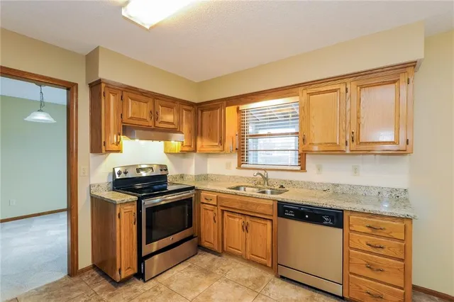 $2,335 | 14801 South Brougham Drive, Olathe, KS 66062