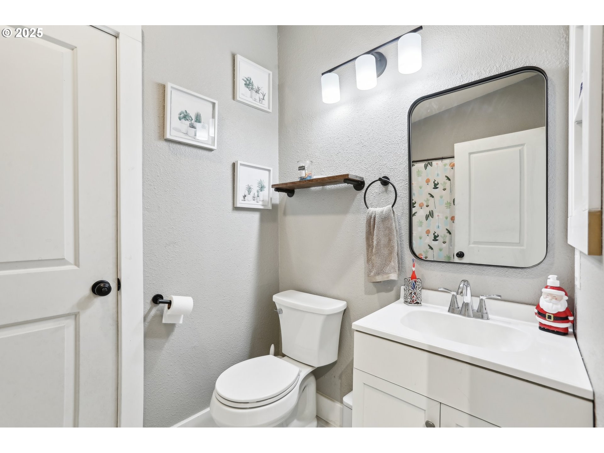39585 Southwest Lasalle Road Gaston, OR 97119 - Photo 15 of 44 a bathroom with a sink toilet and shower
