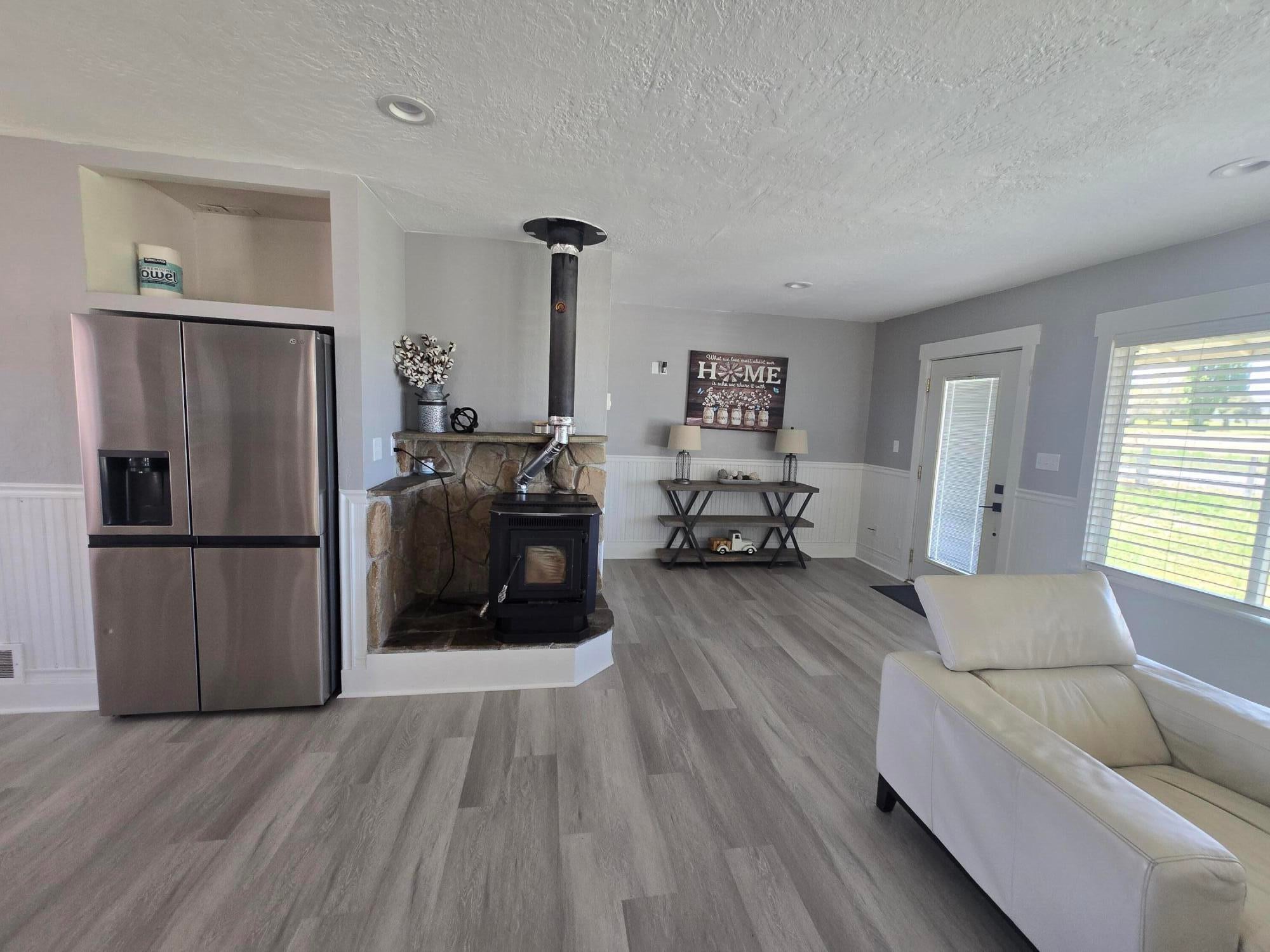 112 Hill Road Tulelake, CA 96134 - Photo 5 of 39 Living Room