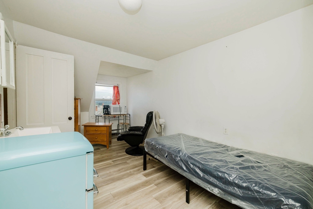 517 South Main Street Fall River, MA 02721 - Photo 24 of 34