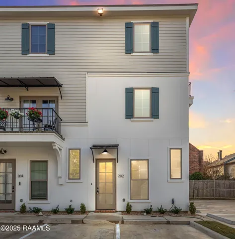 $1,975 | 202 Steiner Oaks, Lafayette, LA 70508