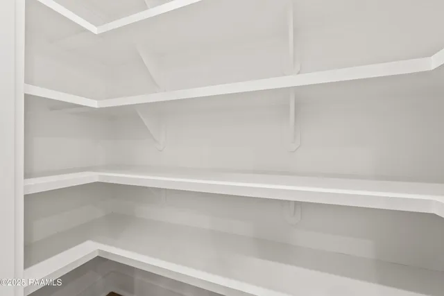 $1,975 | 202 Steiner Oaks, Lafayette, LA 70508