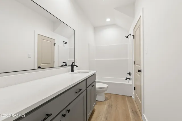 $1,975 | 202 Steiner Oaks, Lafayette, LA 70508