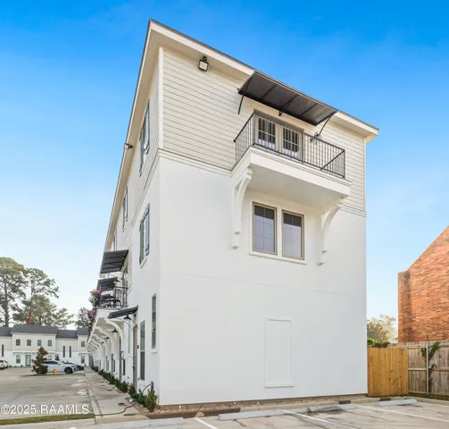 $1,975 | 202 Steiner Oaks, Lafayette, LA 70508