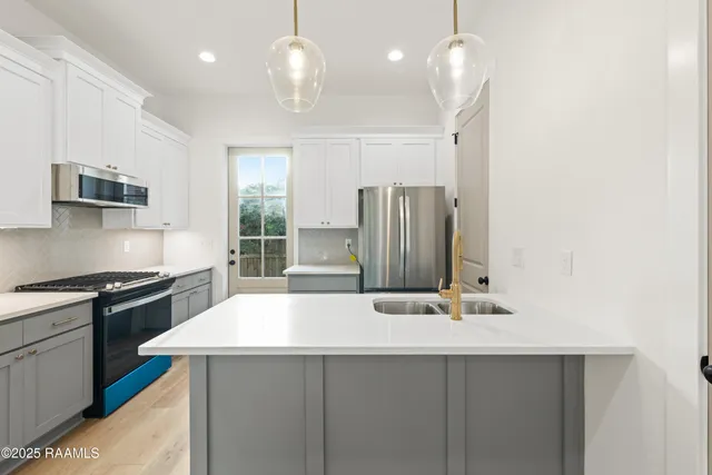 $1,975 | 202 Steiner Oaks, Lafayette, LA 70508