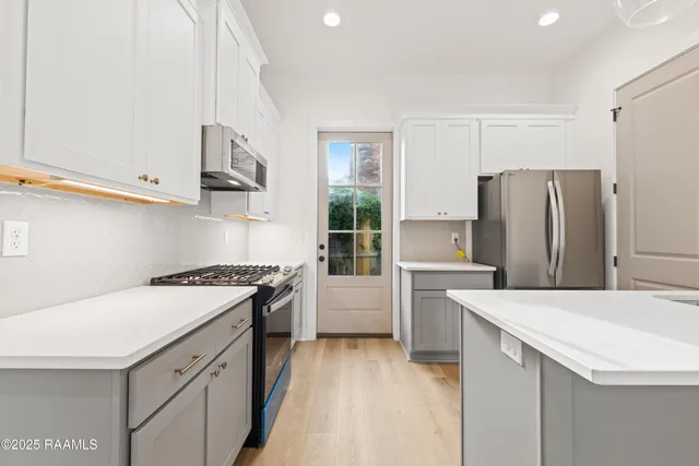 $1,975 | 202 Steiner Oaks, Lafayette, LA 70508