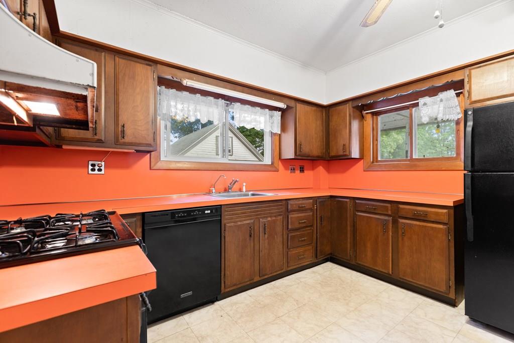 34 Walnut Street Maynard, MA 01754 - Photo 19 of 30 Gallery Image 19