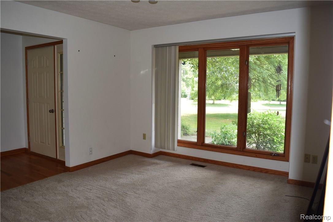 2357 Sunny Ridge Drive Pinckney, MI 48169 - Photo 14 of 33 15.jpg