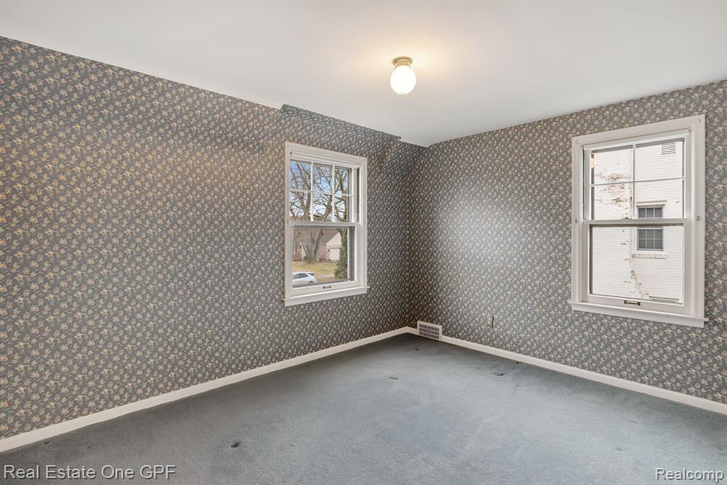 879 Roslyn Road Grosse Pointe Woods, MI 48236 - Photo 24 of 39