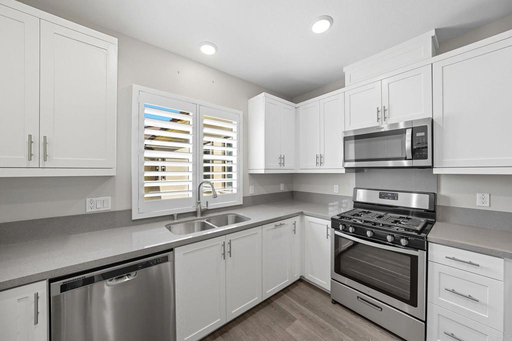 172 Diamante Road San Marcos, CA 92078 - Photo 3 of 37