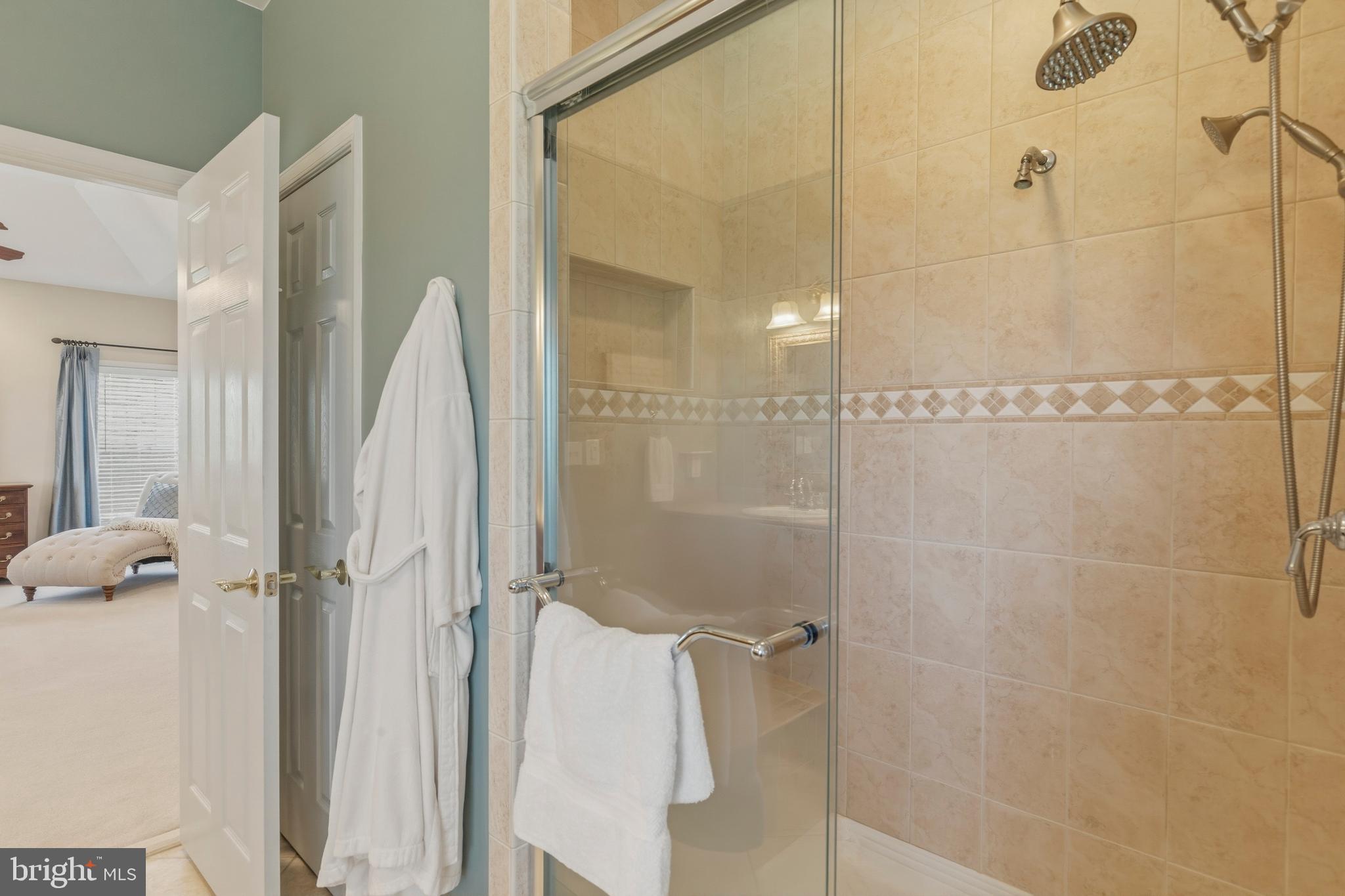 16527 Hampton Road Hamilton, VA 20158 - Photo 30 of 56 Shower