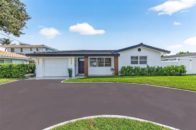 a view of outdoor space yard and deck