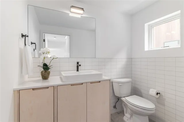 $4,200 | 921 Tillery Street, Unit B, Austin, TX 78702