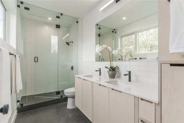 $4,200 | 921 Tillery Street, Unit B, Austin, TX 78702