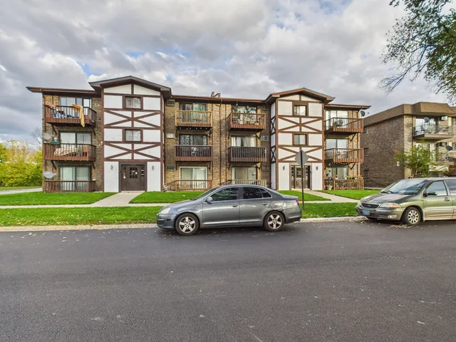 $1,350 | 11805 South Karlov Avenue, Unit 102, Alsip, IL 60803