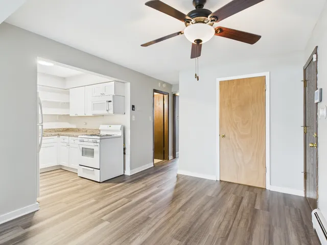 $1,350 | 11805 South Karlov Avenue, Unit 102, Alsip, IL 60803