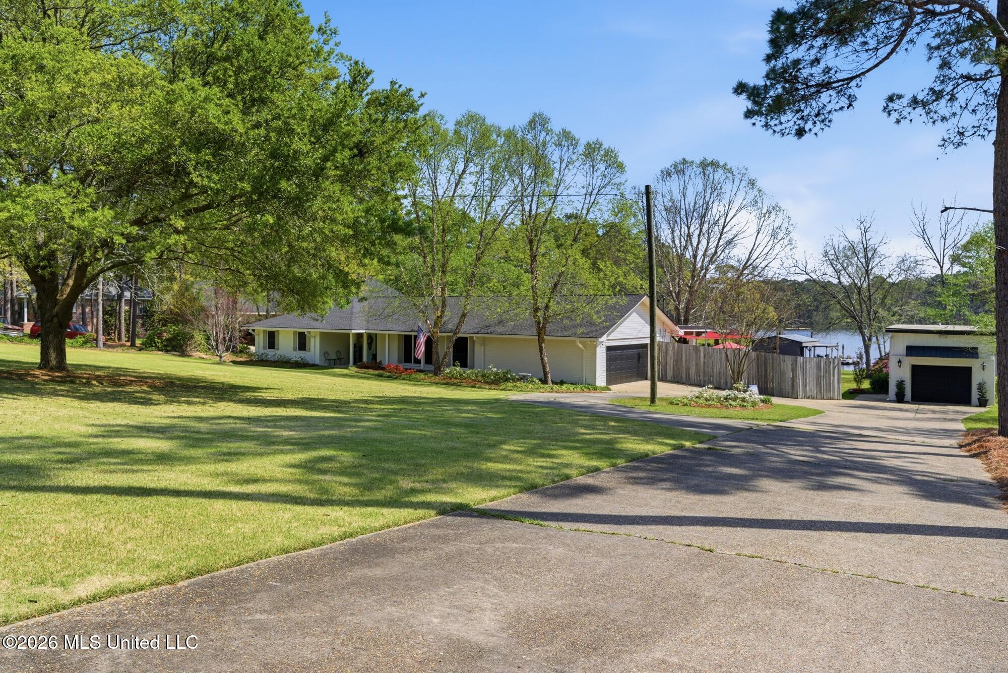 376 West Lake Road Hattiesburg, MS 39402 - Photo 3 of 74 3_dsc02023