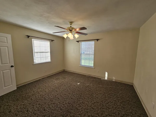 $154,500 | 14927 East Clearview Road, Mount Vernon, IL 62864