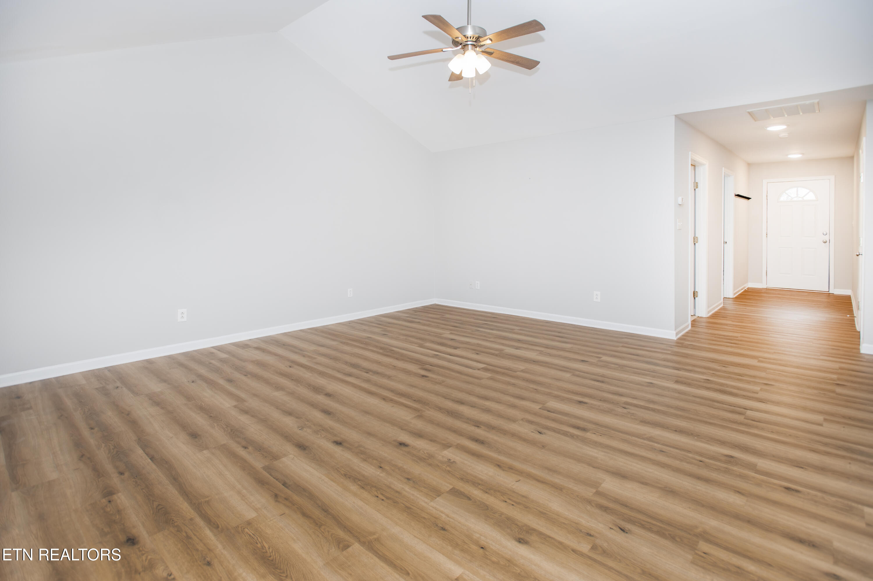 7628 Wren Garden Way Powell, TN 37849 - Photo 12 of 24 Living Room