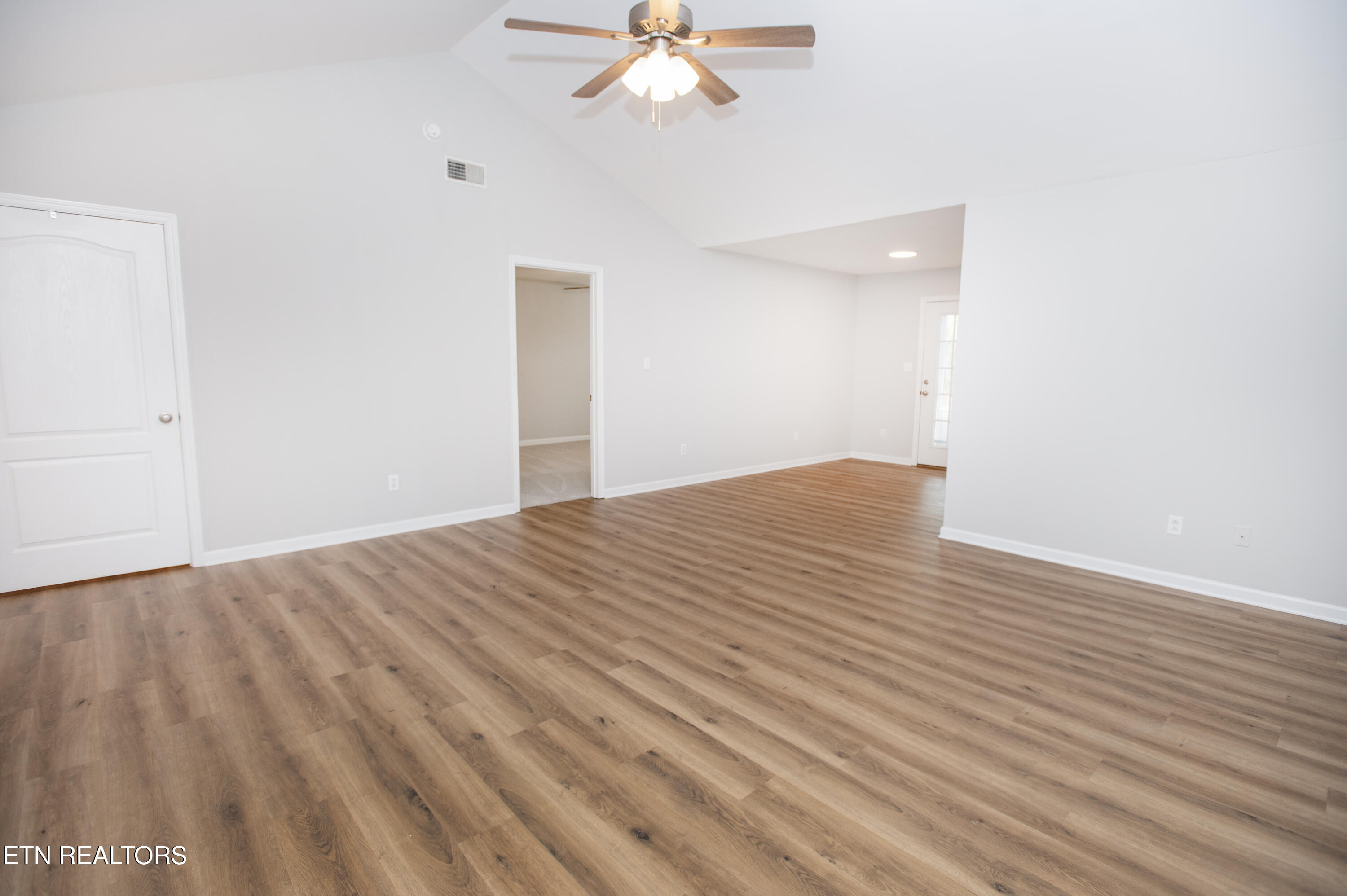 7628 Wren Garden Way Powell, TN 37849 - Photo 13 of 24 Living Room