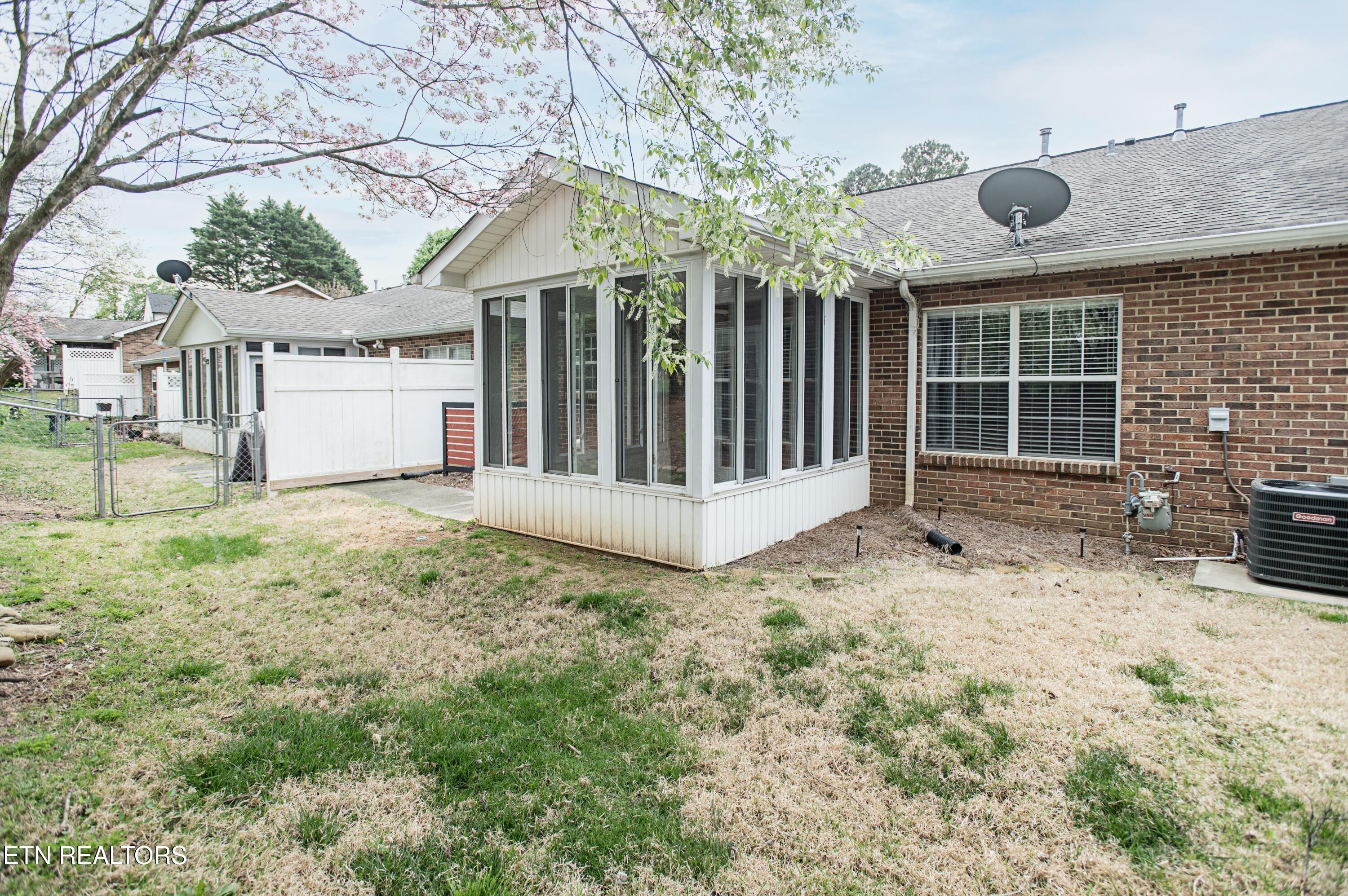 7628 Wren Garden Way Powell, TN 37849 - Photo 17 of 24 Sunroom