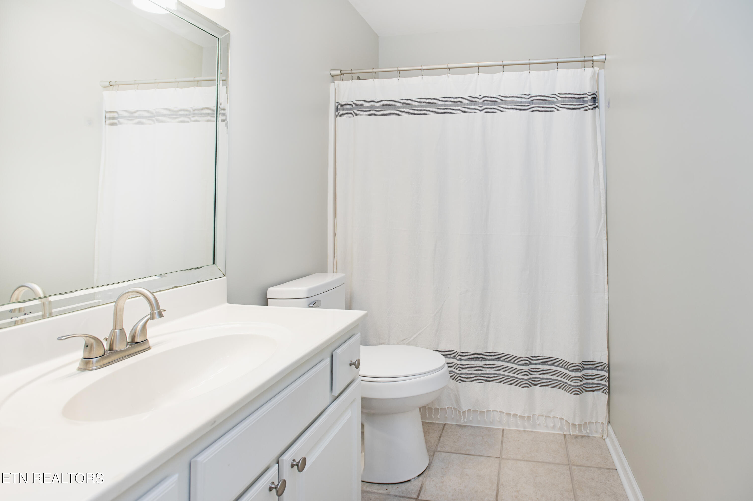 7628 Wren Garden Way Powell, TN 37849 - Photo 9 of 24 Guest Bathroom