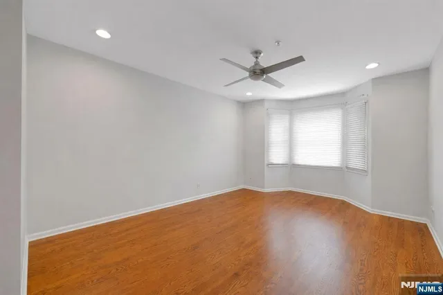 $599,000 | 155 The Promenade, Edgewater, NJ 07020