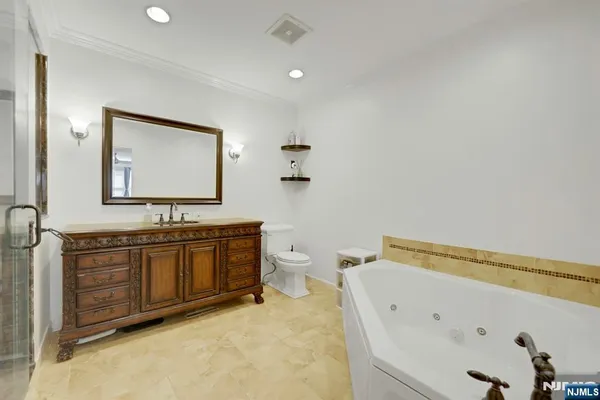 $599,000 | 155 The Promenade, Edgewater, NJ 07020
