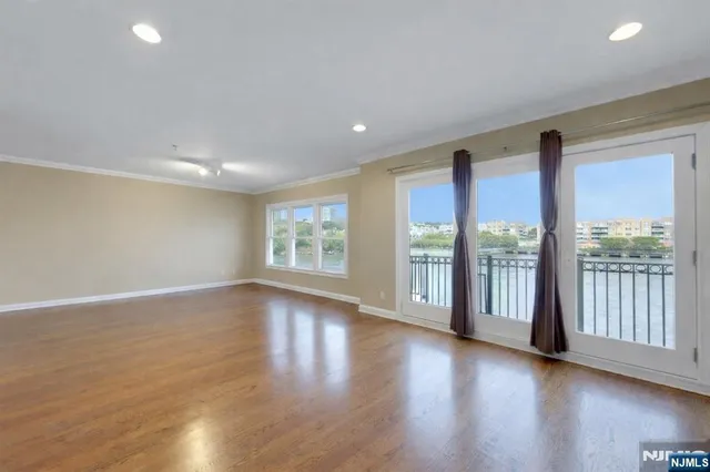 $599,000 | 155 The Promenade, Edgewater, NJ 07020