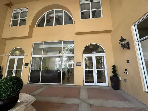 $3,050 | 1607 Ponce De Leon, Unit 8D, Coral Gables, FL 33134