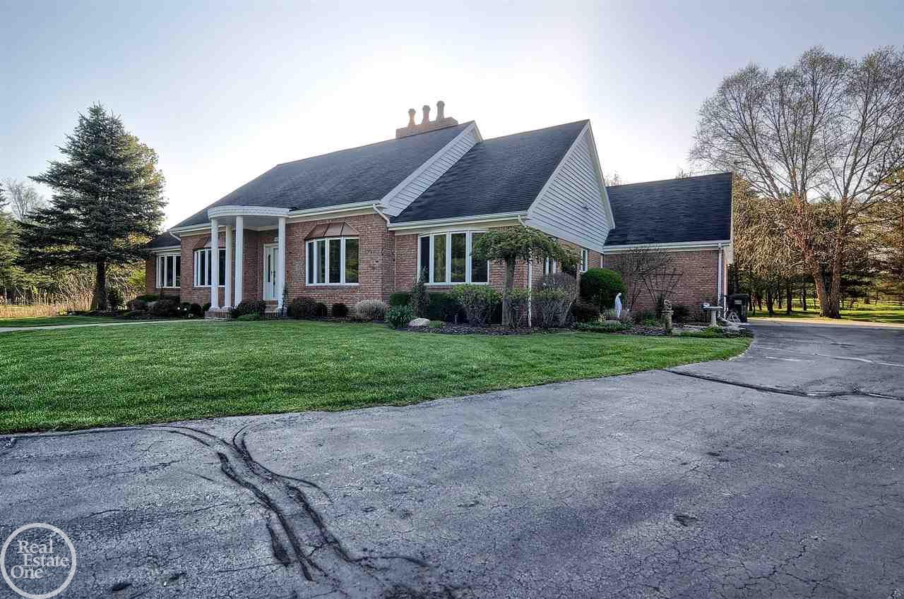 1498 Mill Race Road Rochester, MI 48306 - Photo 3 of 44 50006582-2.JPG