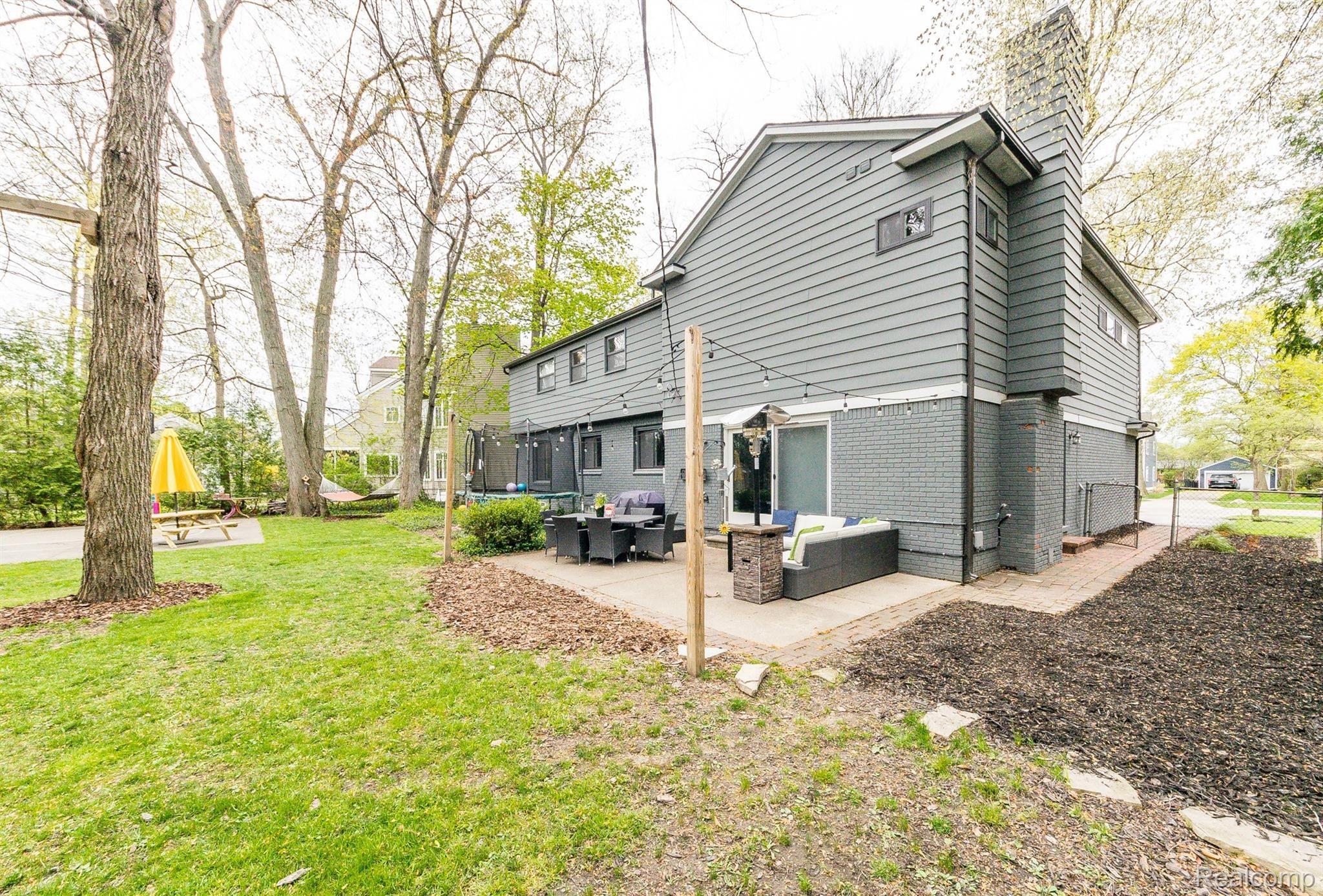 1823 Yorkshire Road Birmingham, MI 48009 - Photo 25 of 35 RF042021-141.jpg
