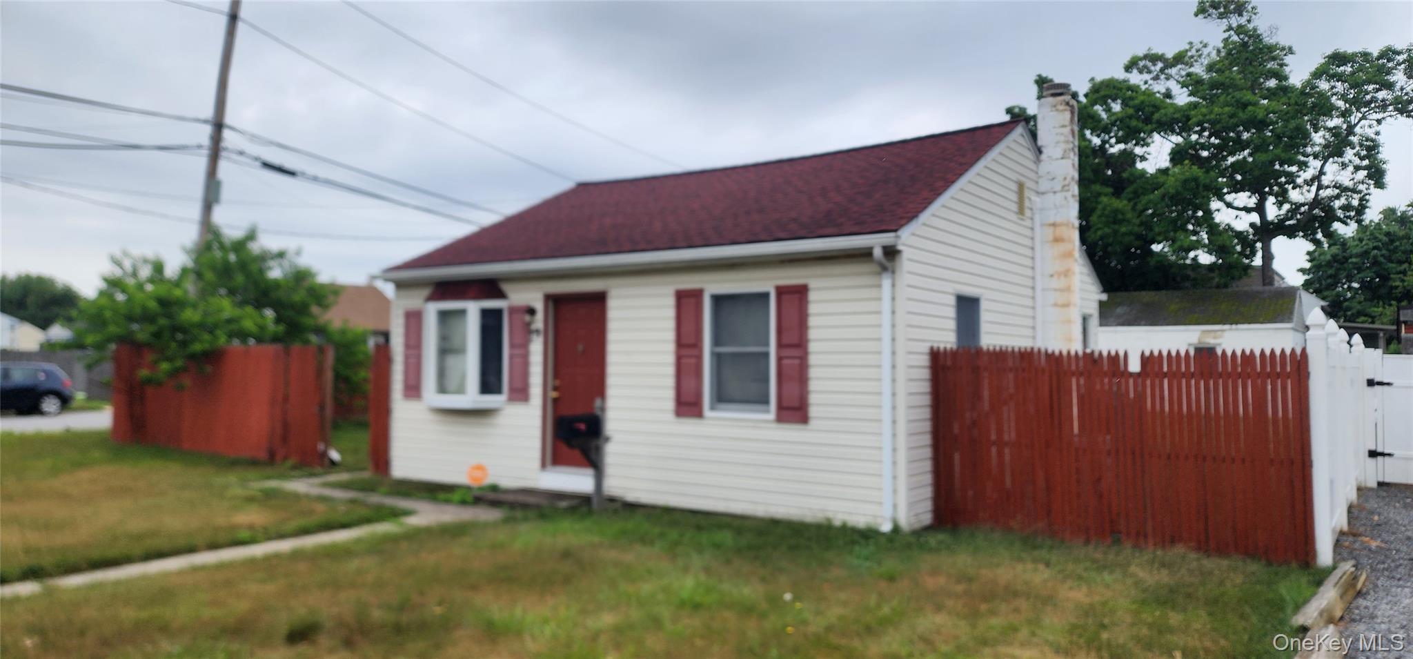 79 Commack Road North Babylon, NY 11703 - Photo 2 of 14
