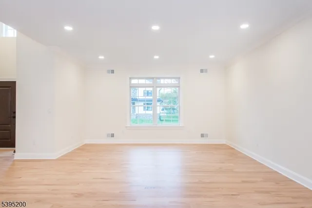 $1,495,000 | 20 West Drive, Fairfield, NJ 07004