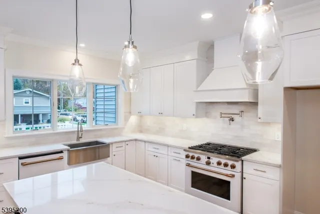 $1,495,000 | 20 West Drive, Fairfield, NJ 07004