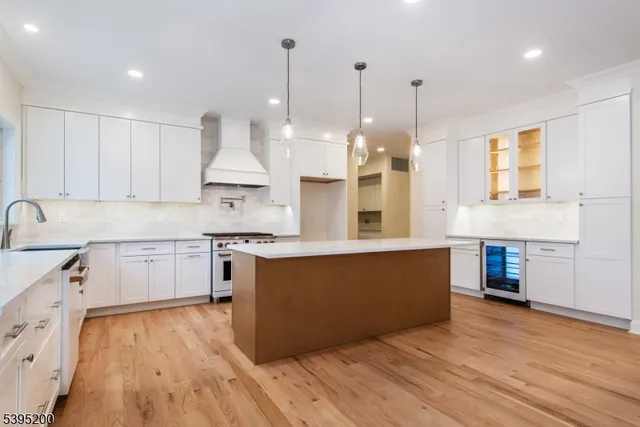 $1,495,000 | 20 West Drive, Fairfield, NJ 07004