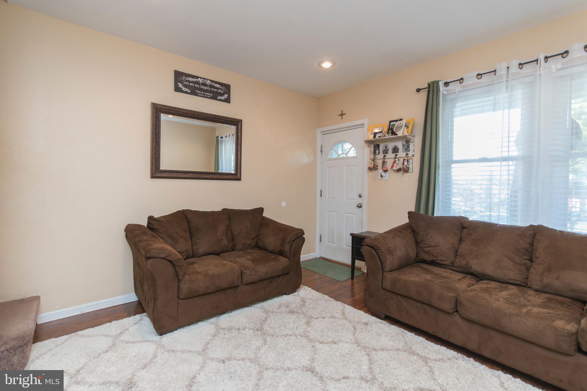 433 Ripka Street Philadelphia, PA 19128 - Photo 4 of 15 Living room